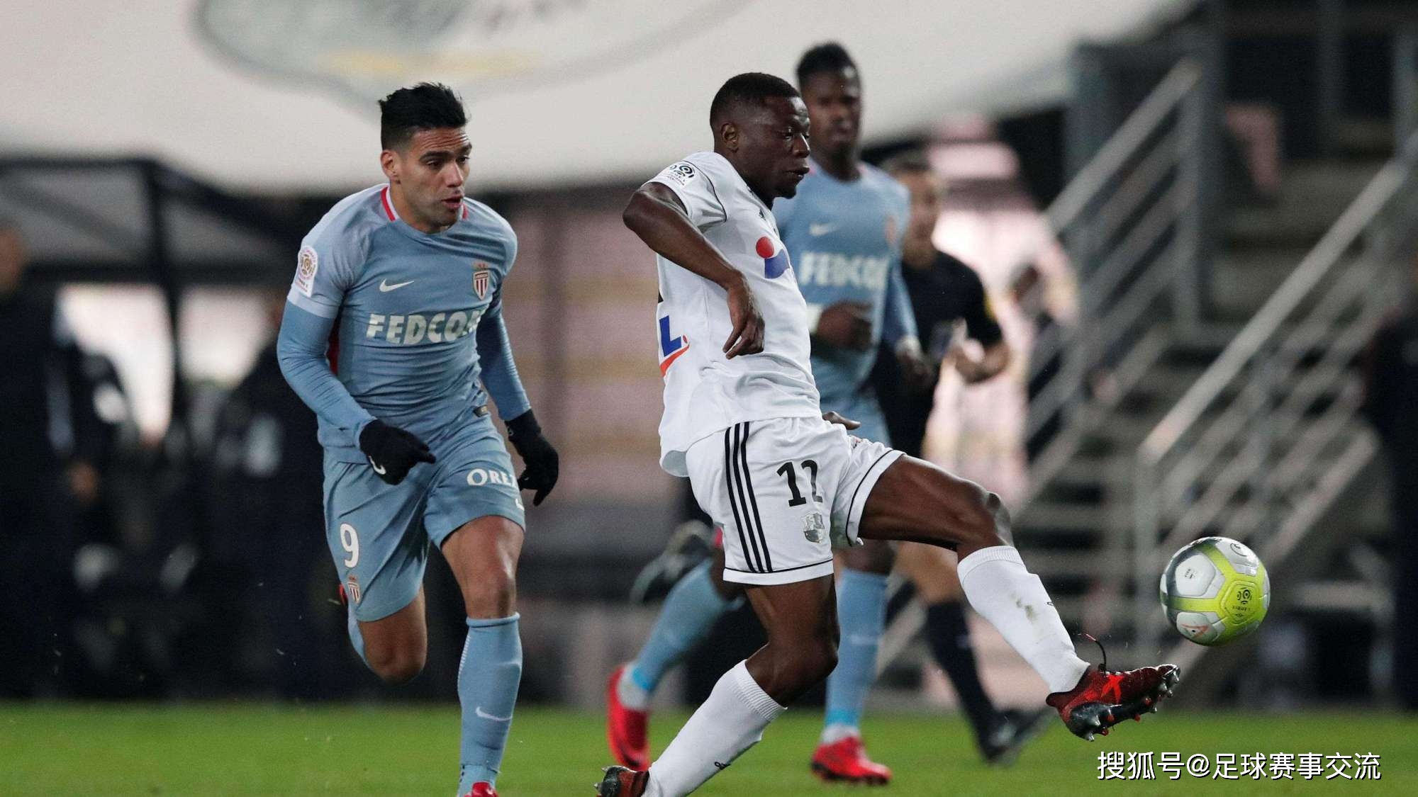 里昂客场击败尼斯，保持不败纪录