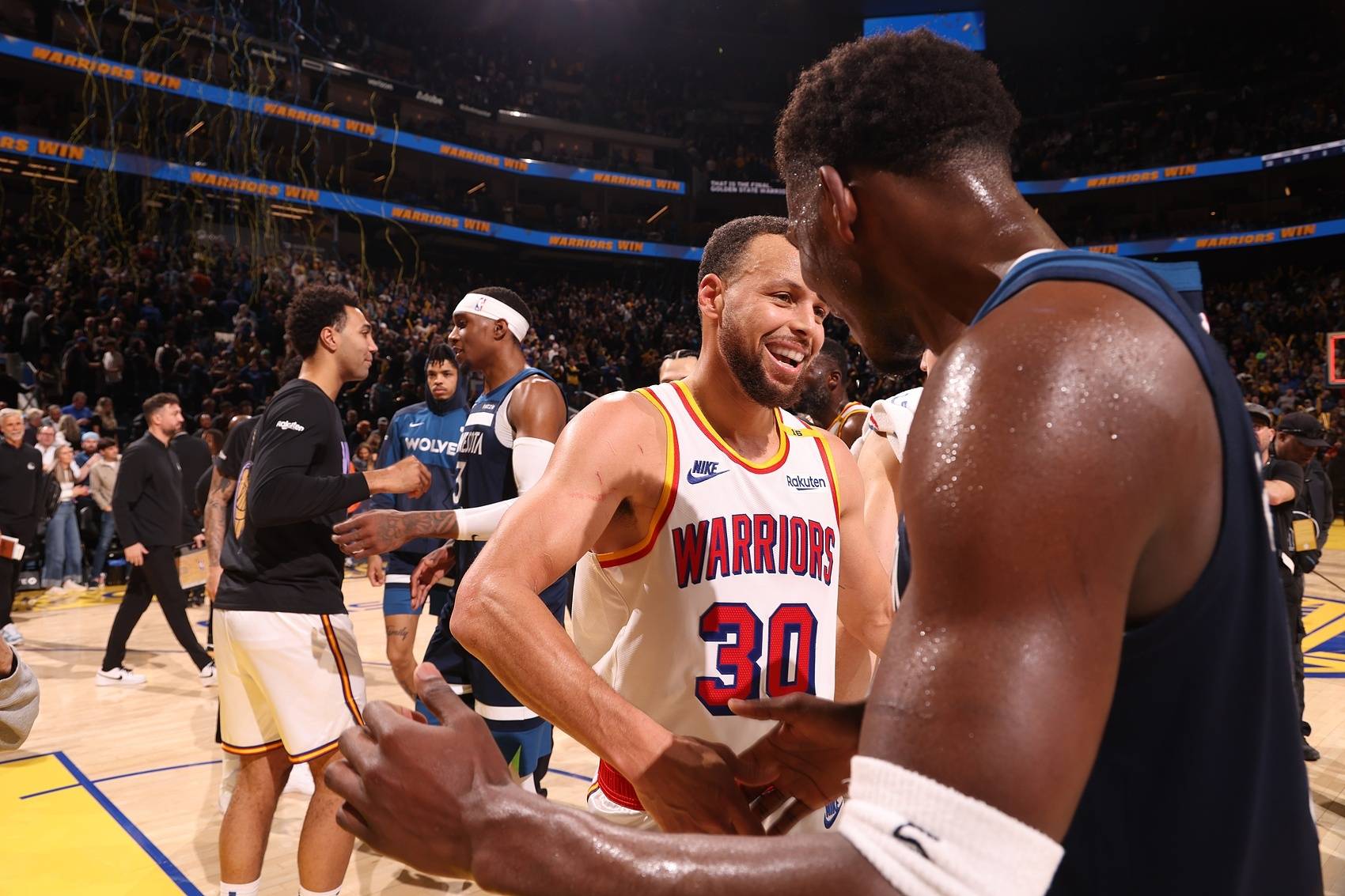 包含勇士连胜结束，遭遇强大对手一败的词条