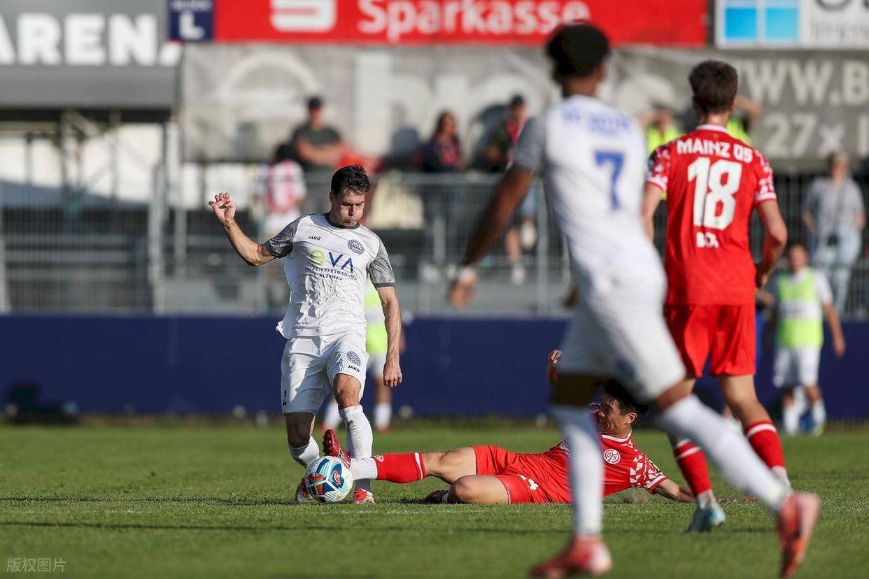 关于沃尔夫斯堡再次晋级德国杯四强赛的信息 关于沃尔夫斯堡再次晋级德国杯四强赛的信息