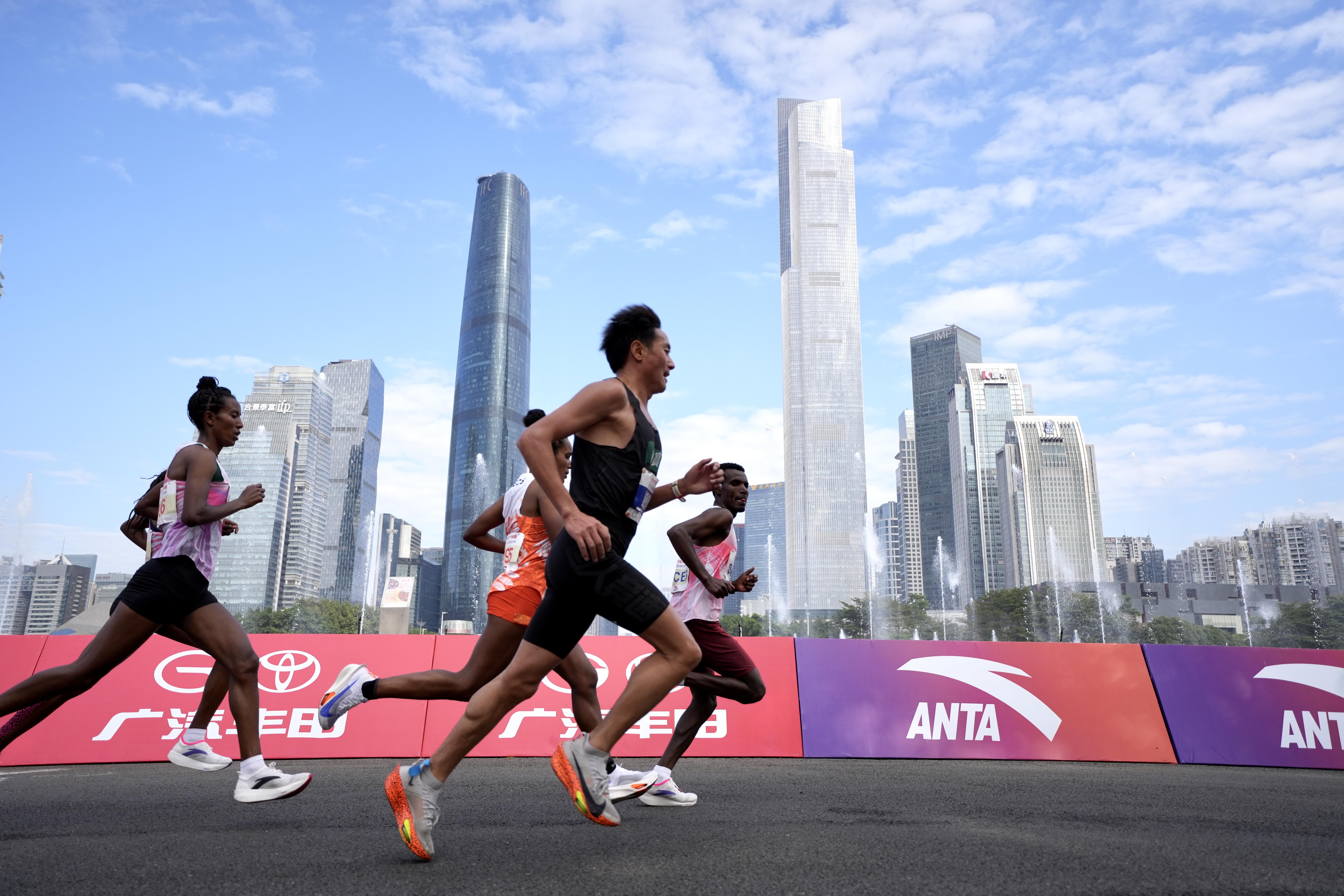 开云体育官网-包含运动员勇往直前，冲刺冠军荣耀的词条