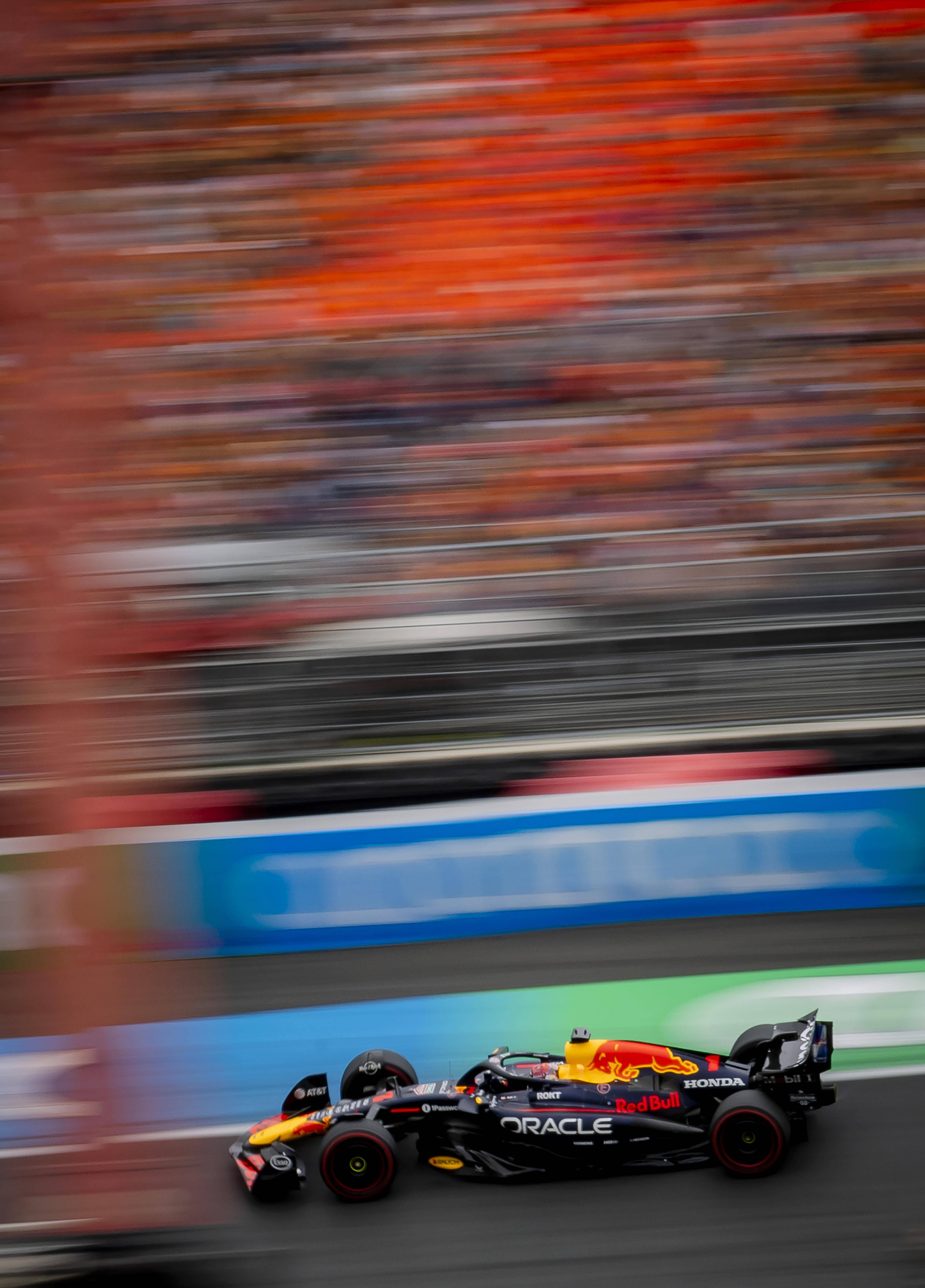 雷诺车队鏖战红牛车队,皮亚斯特里关键制胜 雷诺车队鏖战红牛车队,皮亚斯特里关键制胜