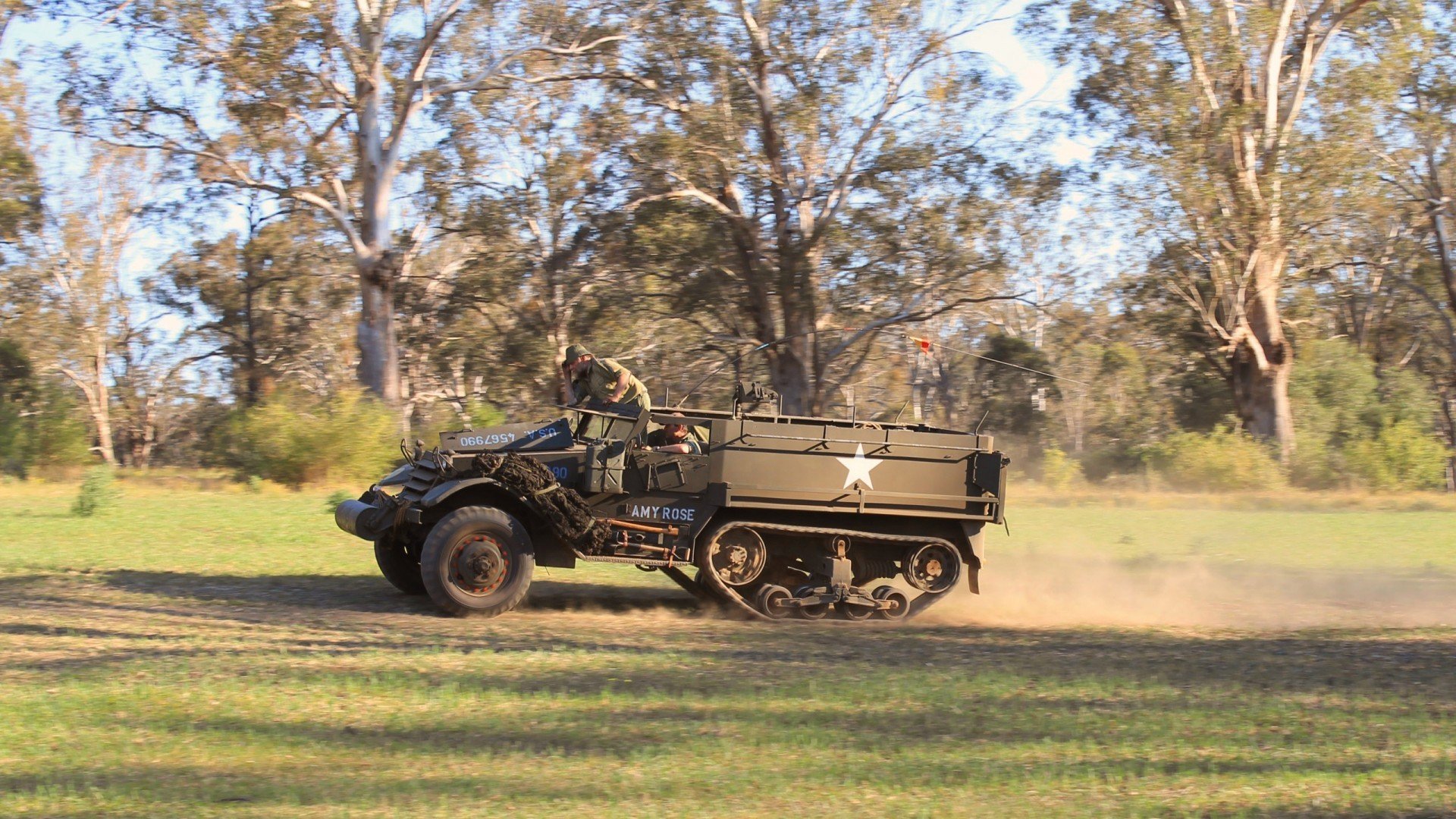 开云下载-看到您的需求,这里提供一个将两个看似不相关的体育事件,通过竞技体育的戏剧性这一内核联系起来的独特构思