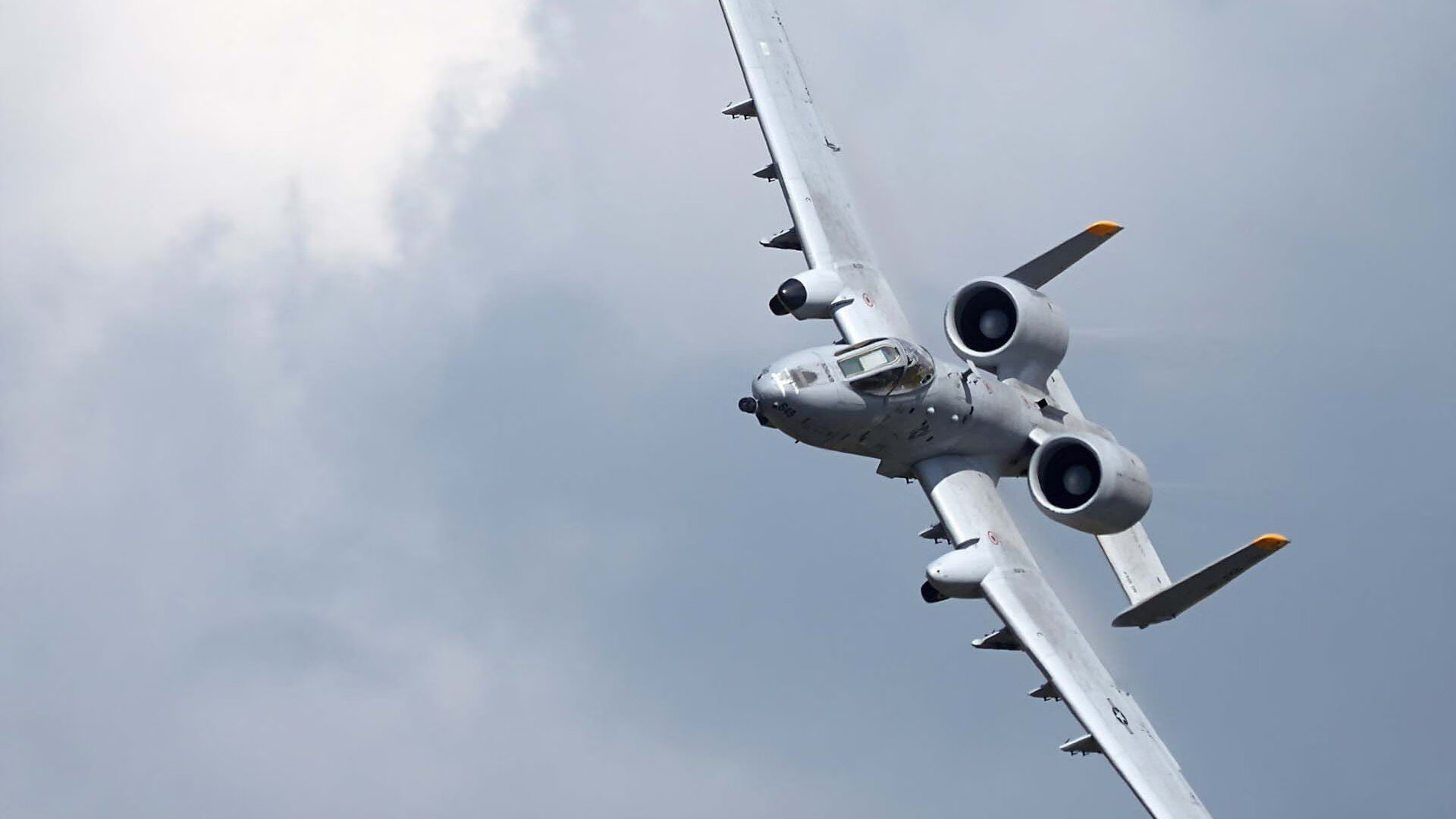 开云体育平台APP-夜鹰的凝视，无声杀手伦纳德如何定义关键战美学