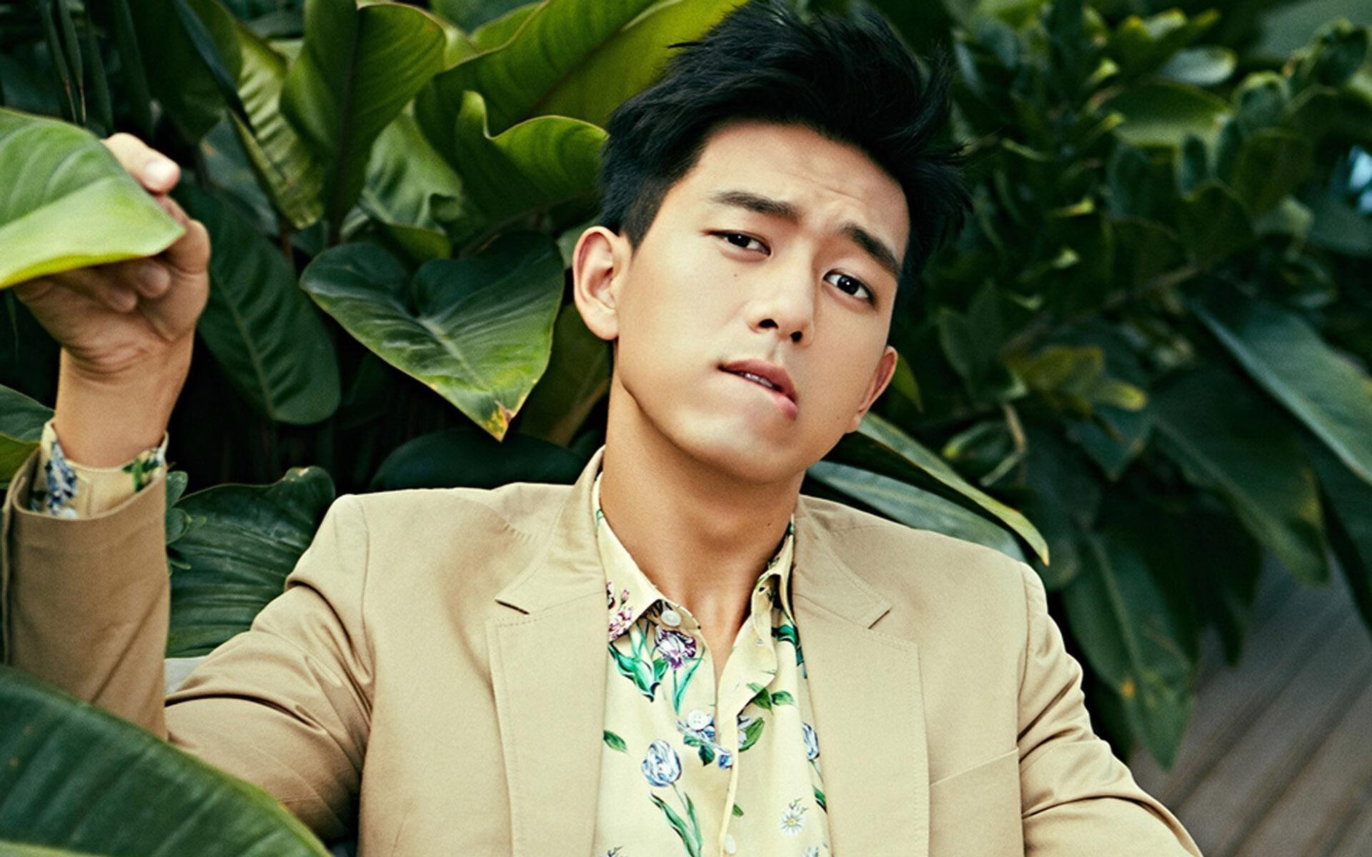 开云体育在线-镜界对决，当苏亚雷斯同时执教韩国与尼斯