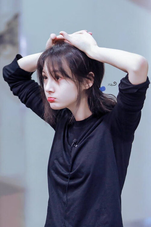 北欧巨兽驯服红魔，哈兰德统治全场，贝蒂斯稳稳拿下比利时